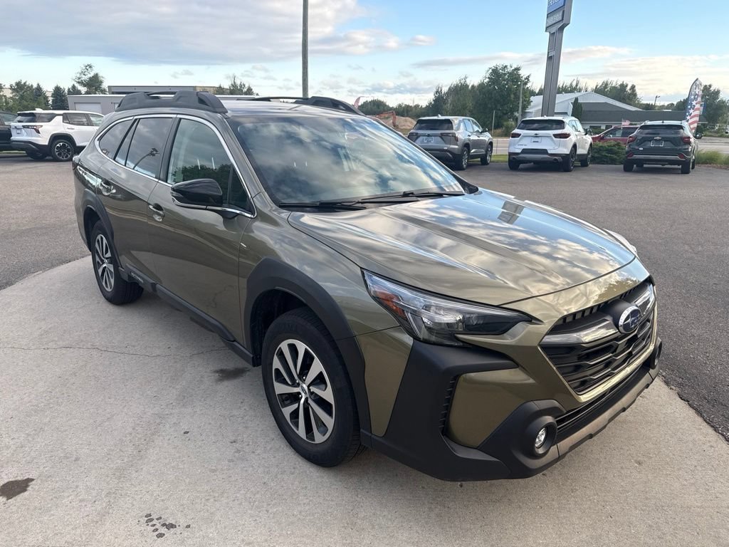 Used 2024 Subaru Outback Premium AWD/4WD image 3