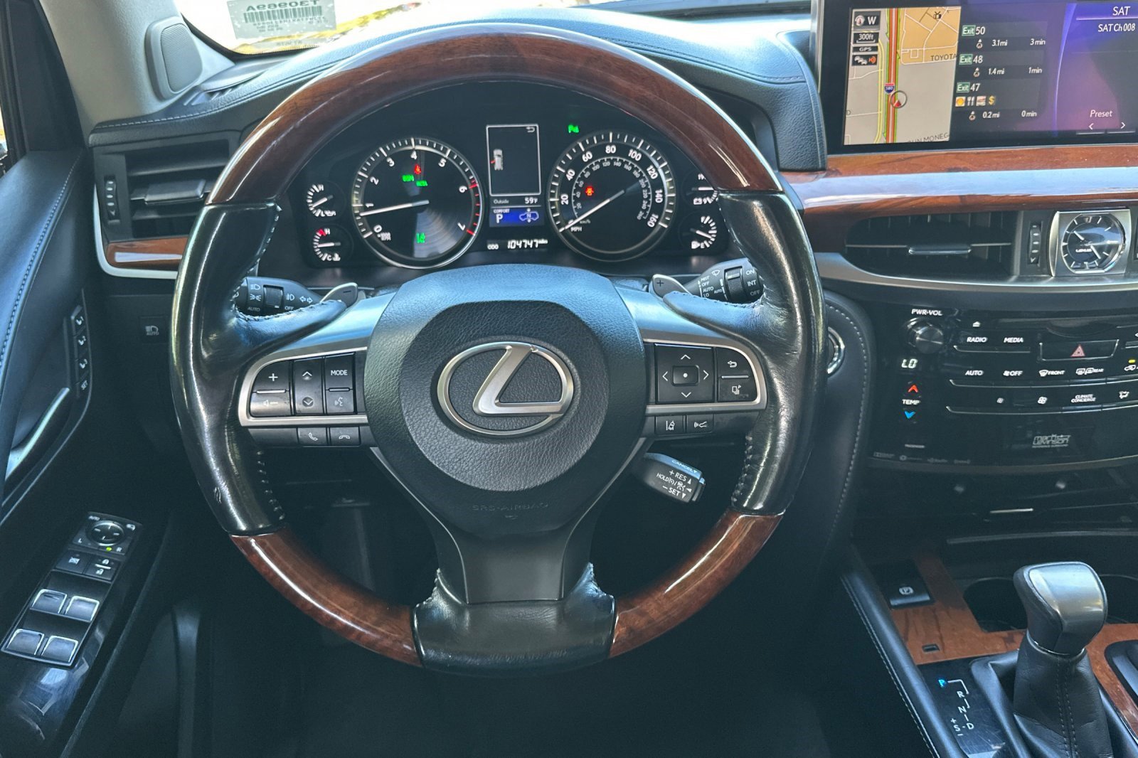 Used 2017 Lexus LX 570 4WD w/ Luxury Package image 18