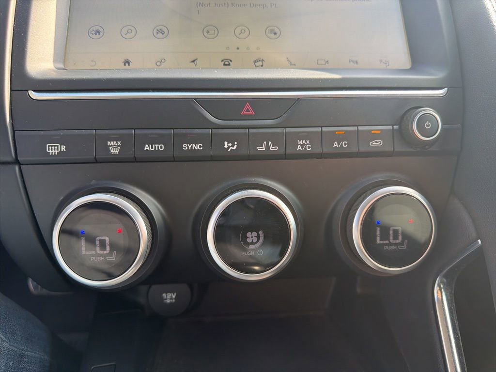 Used 2018 Jaguar E-PACE SE image 18