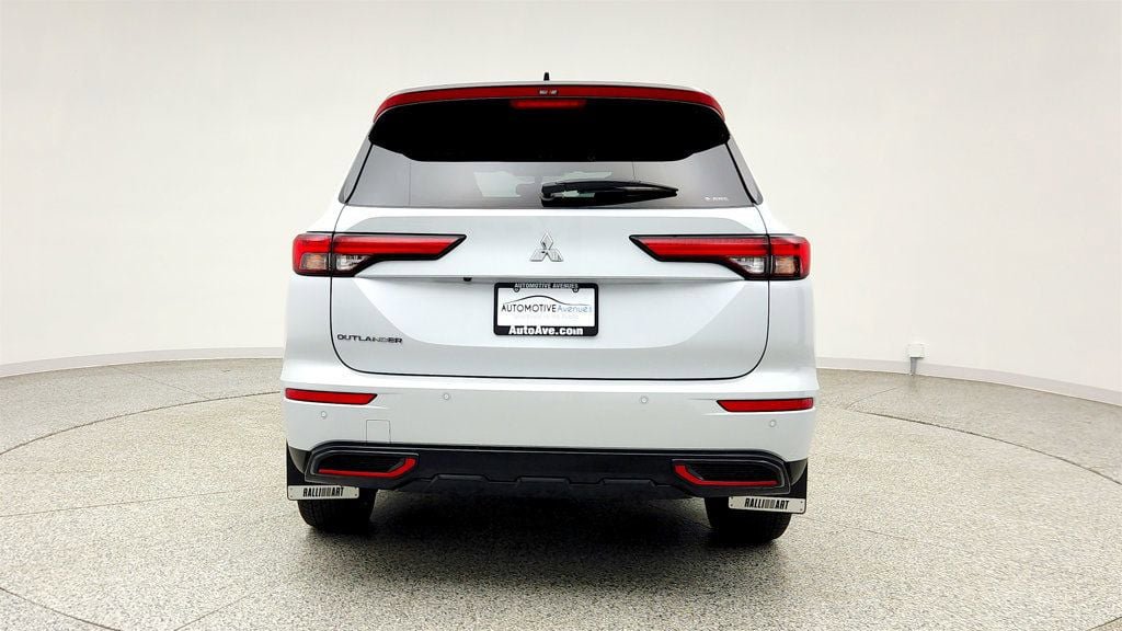 Used 2024 Mitsubishi Outlander SE Black Edition AWD/4WD image 6