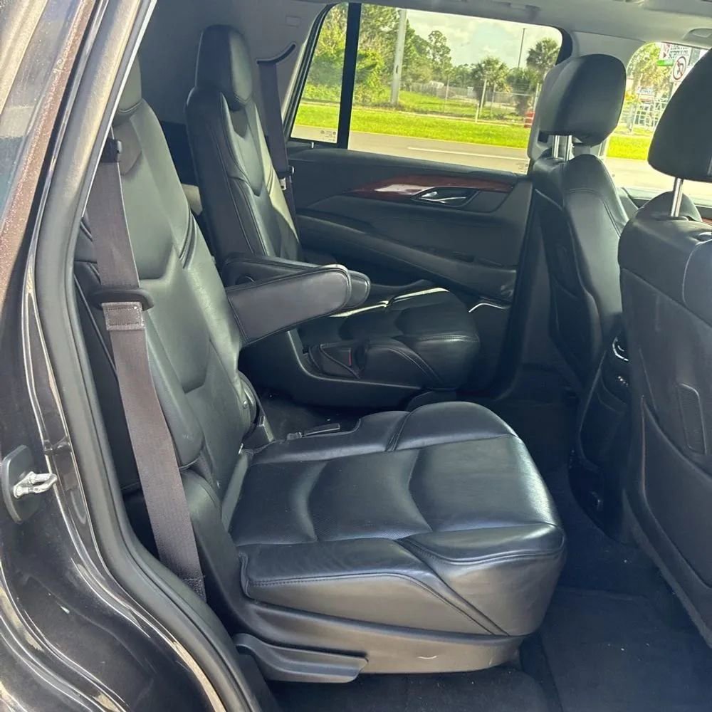 Used 2015 Cadillac Escalade Luxury AWD/4WD image 22