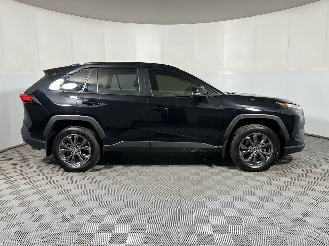 Used 2023 Toyota RAV4 XLE Premium AWD/4WD image 9