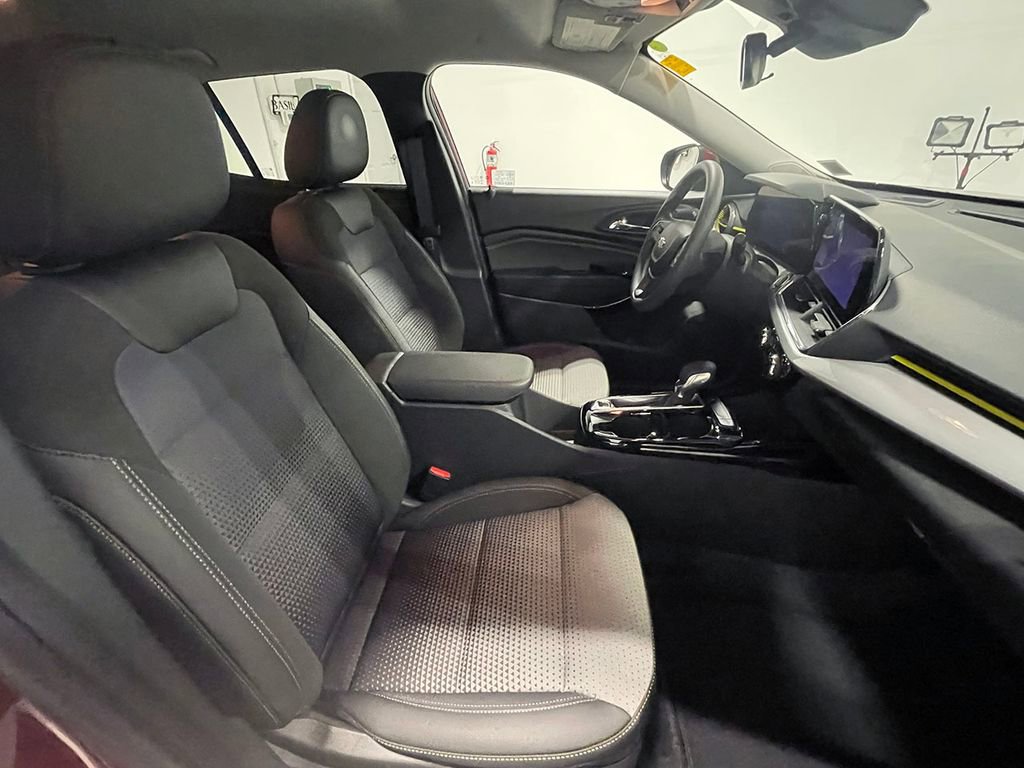 Used 2024 Chevrolet Trax LT FWD image 24