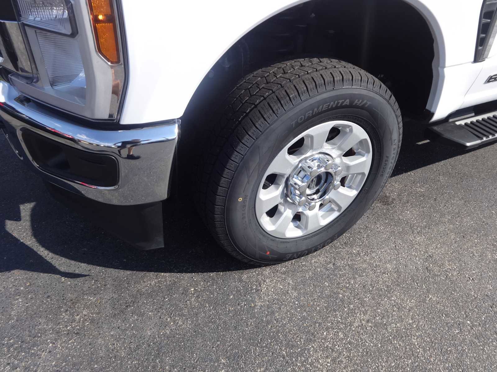 Used 2024 Ford F350 XLT image 4