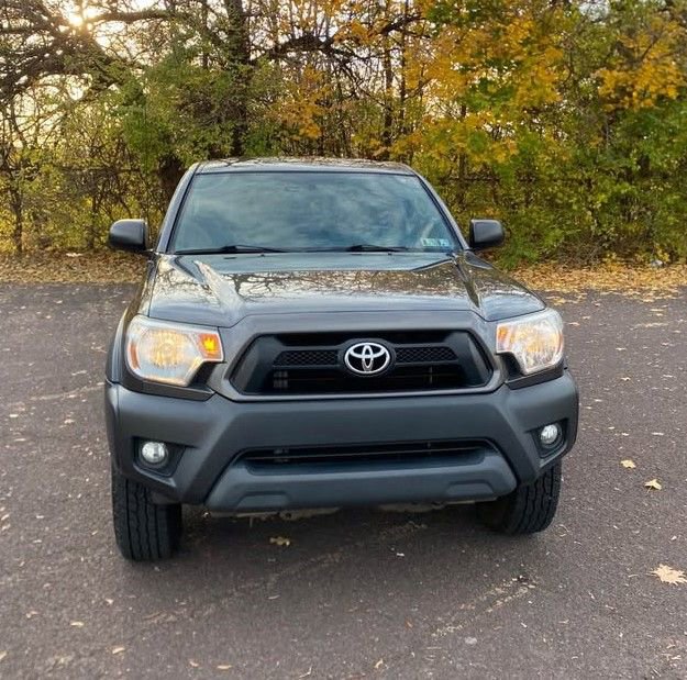 Used 2015 Toyota Tacoma 4x4 Double Cab image 2