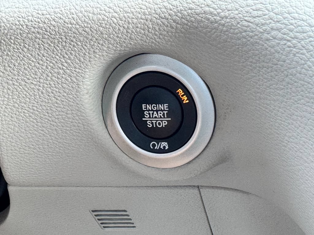 Used 2023 Chrysler Pacifica Touring-L AWD/4WD image 28