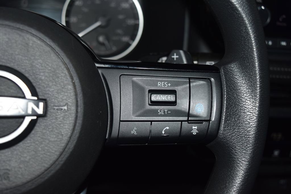 Used 2023 Nissan Rogue SV image 9