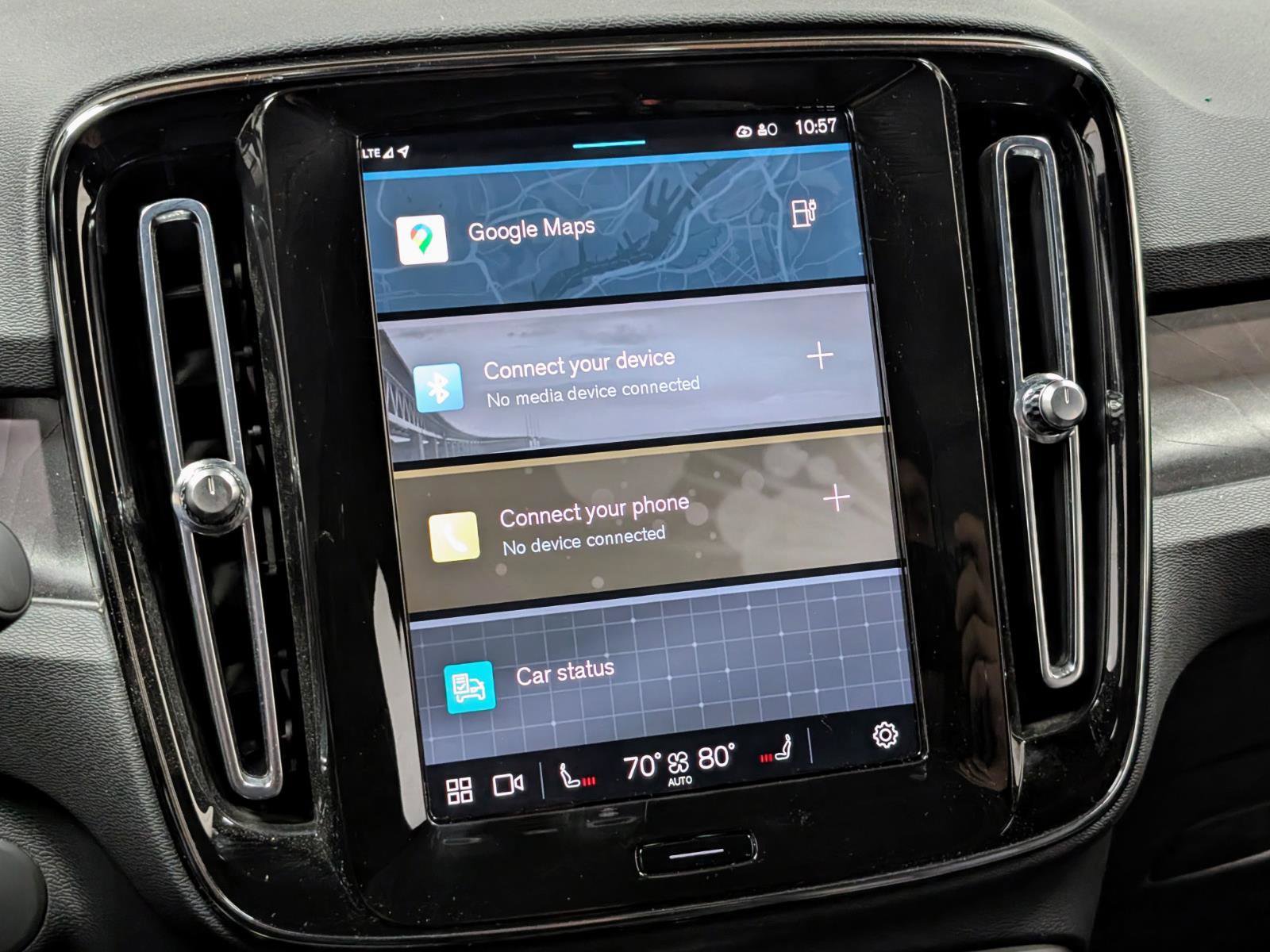 Used 2023 Volvo C40 Recharge Core image 32