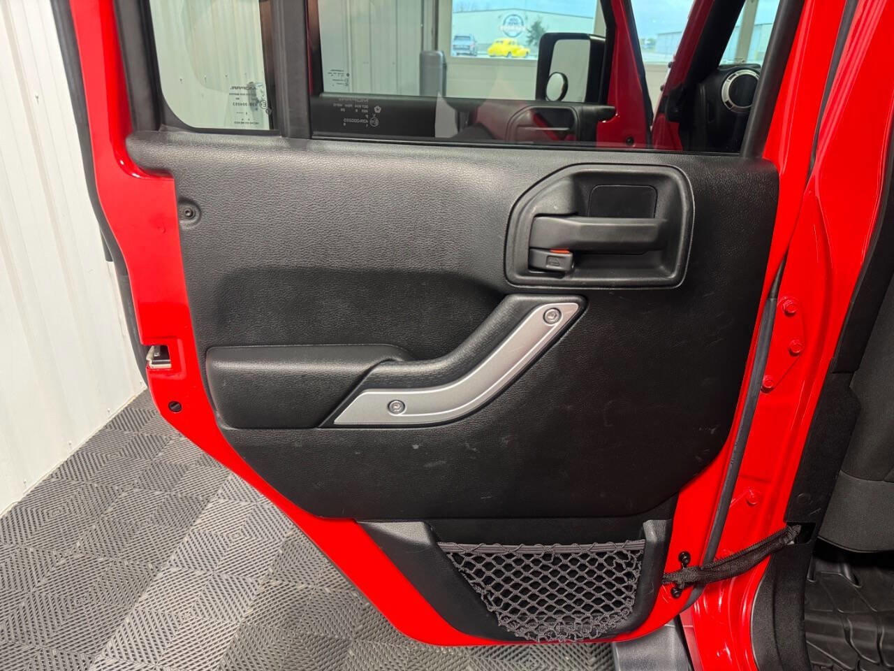 Used 2016 Jeep Wrangler Unlimited Rubicon w/ Connectivity Group image 12