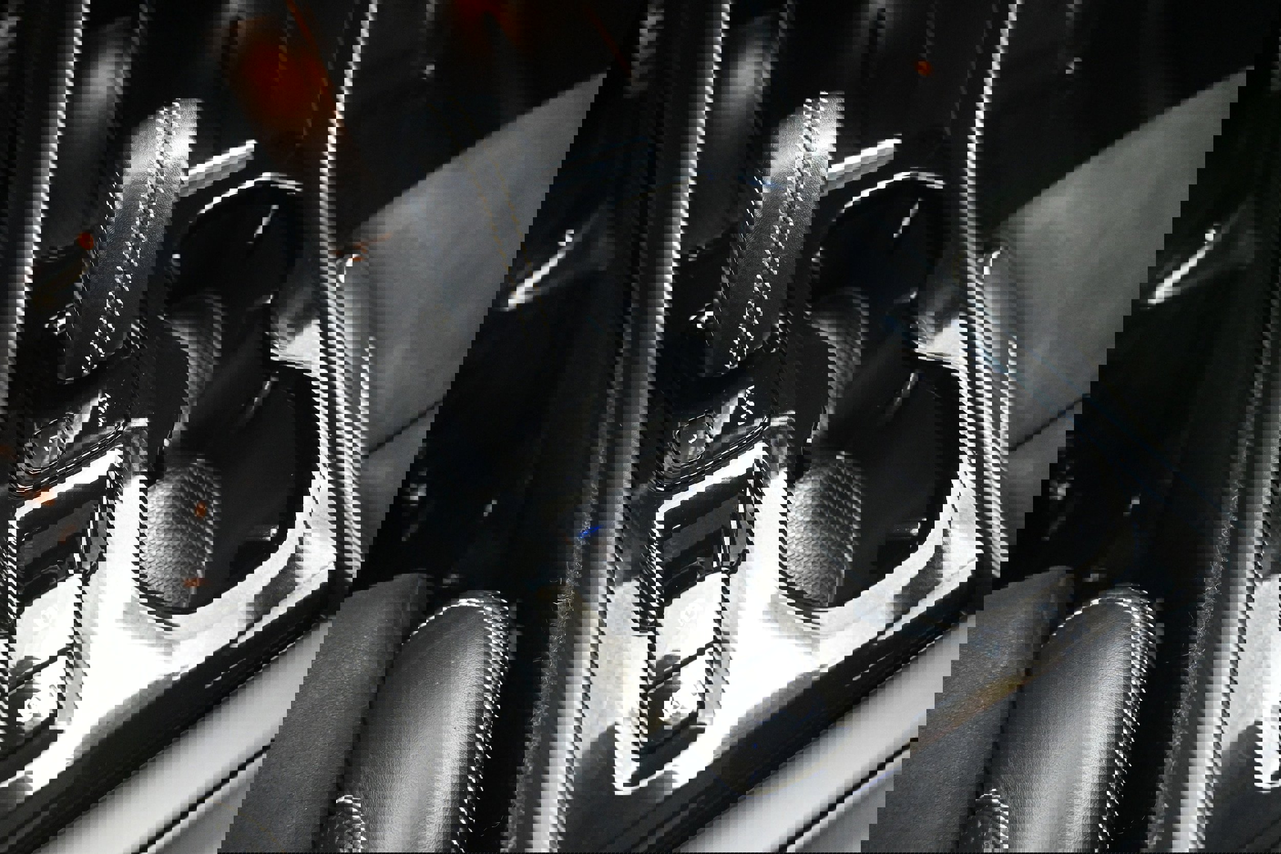 Used 2020 Volvo XC40 T5 R-Design image 21