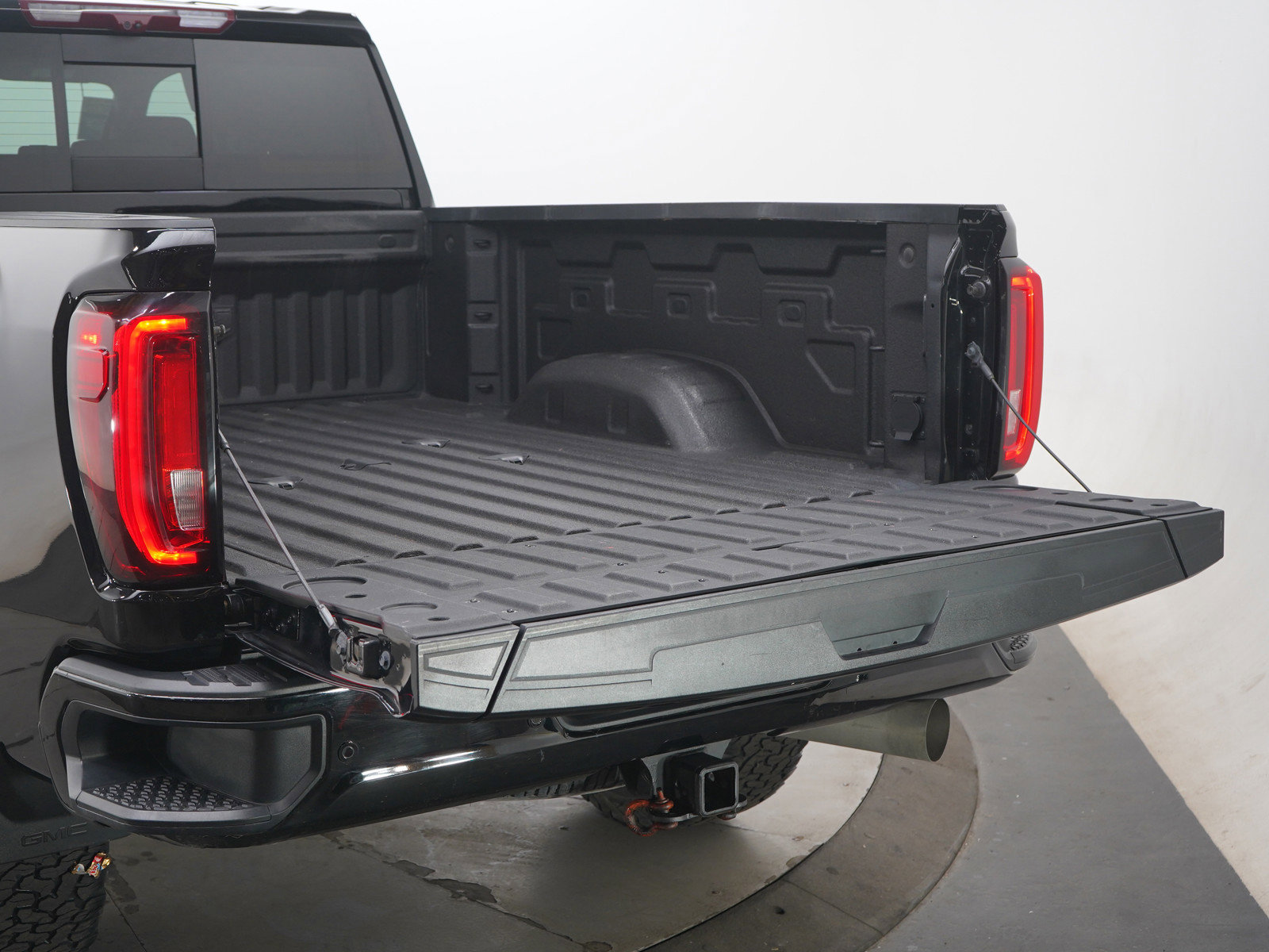Used 2023 GMC Sierra 2500 AT4 w/ AT4 Preferred Package image 9