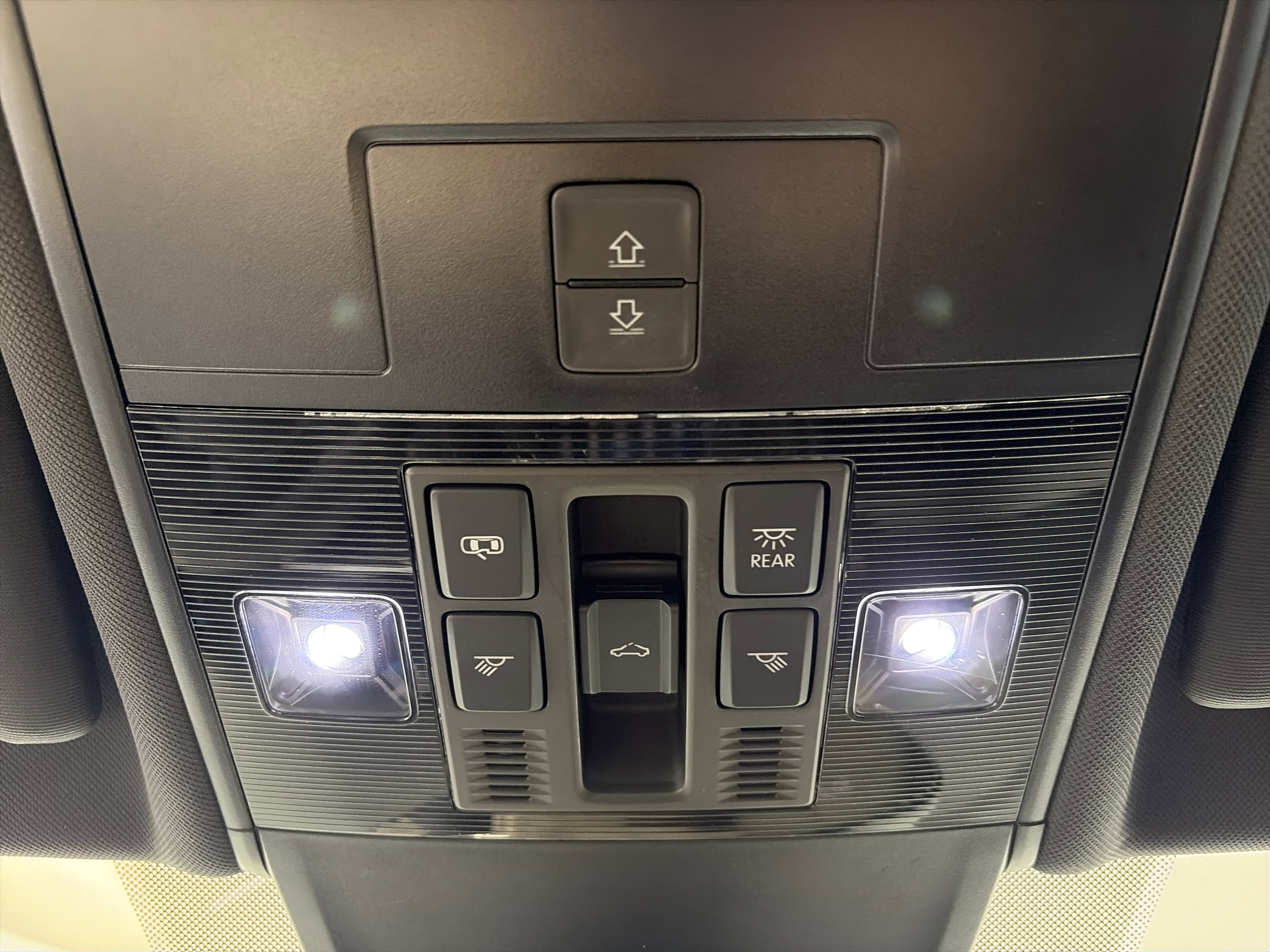 Used 2022 Volkswagen Tiguan SE R-Line image 32