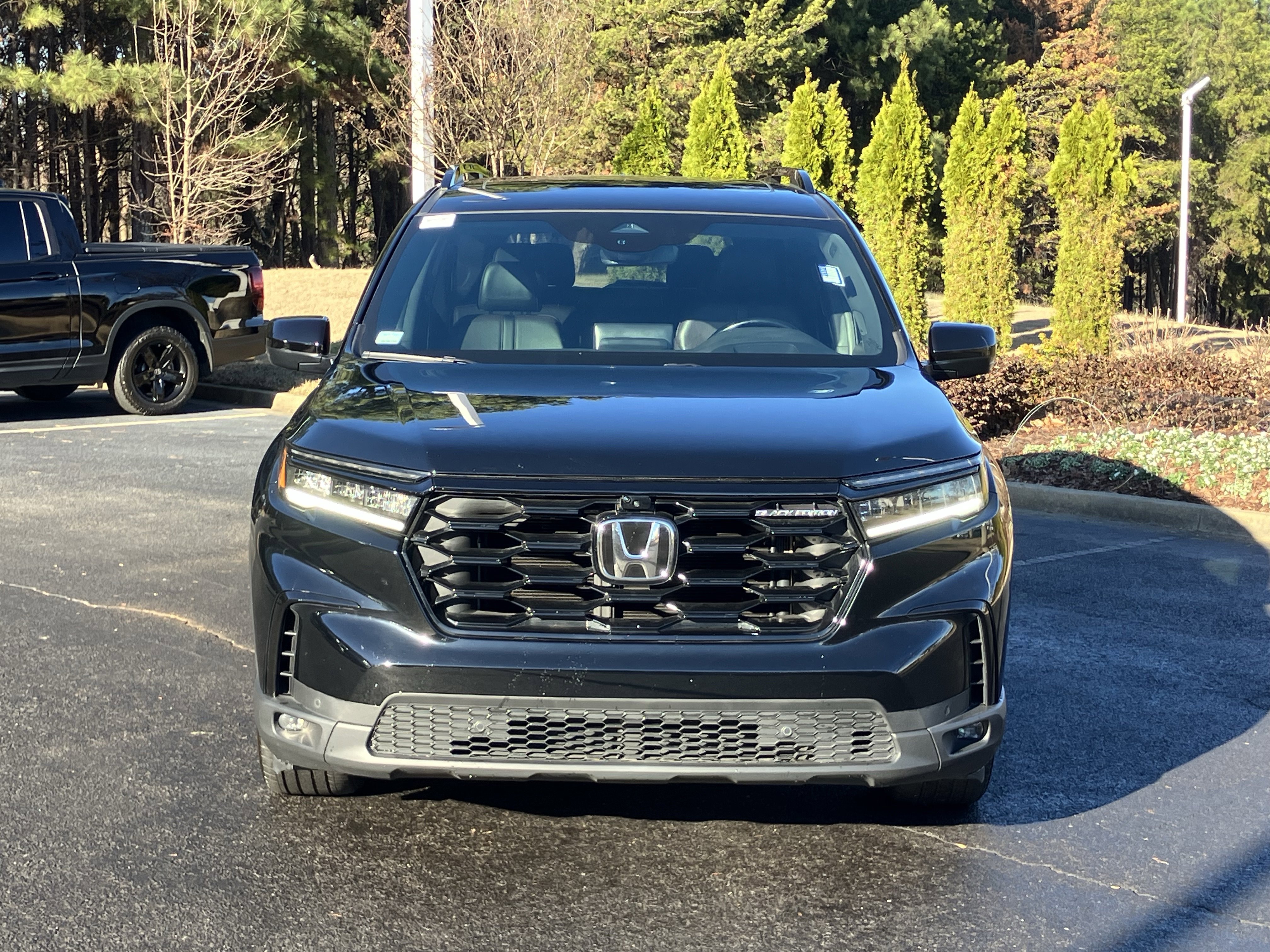 Certified 2025 Honda Pilot Black Edition image 3