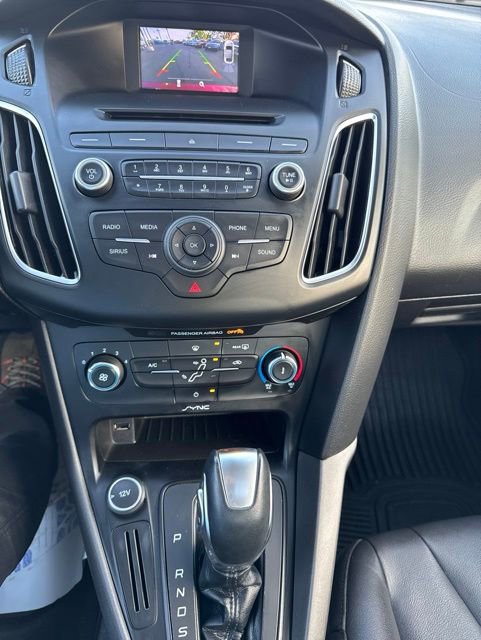 Used 2015 Ford Focus SE w/ Equipment Group 201A FWD image 9