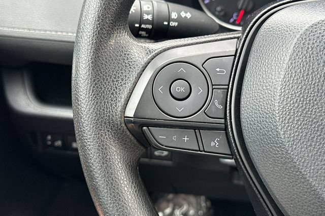 Used 2021 Toyota RAV4 XLE w/ Convenience Package FWD image 27
