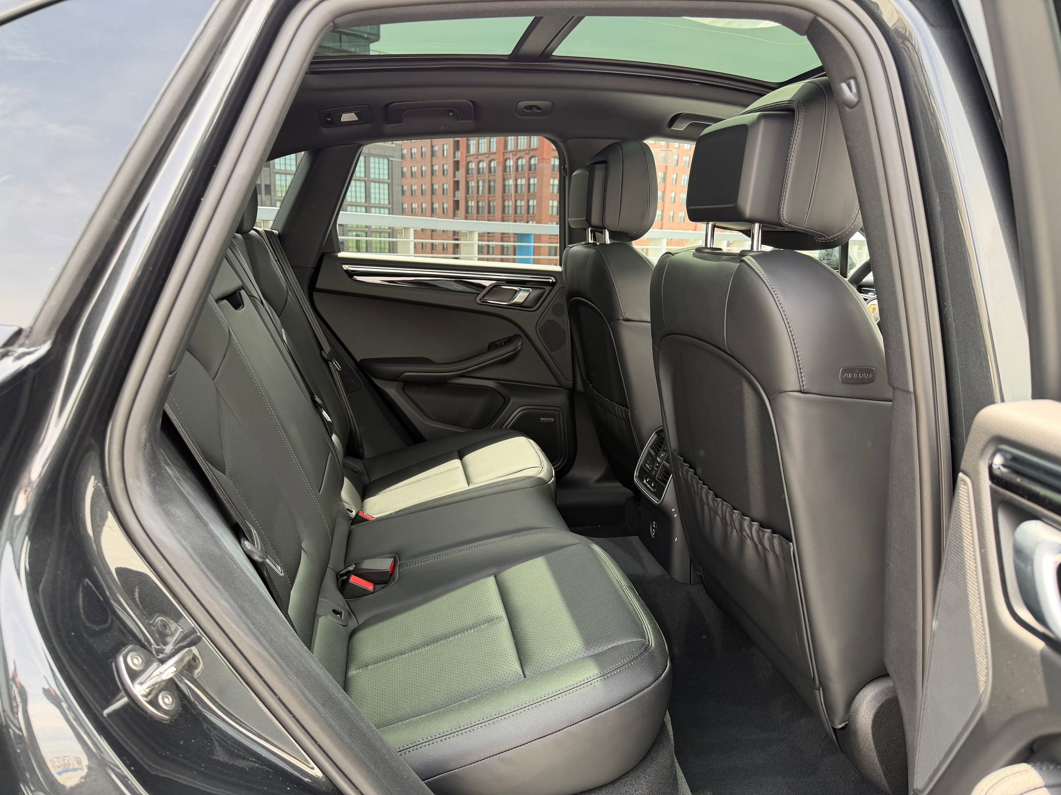 Certified 2026 Porsche Macan AWD/4WD image 20