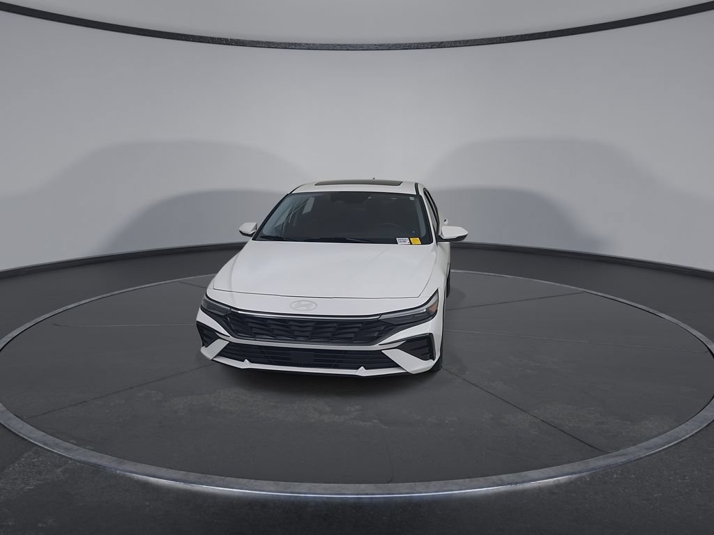 Used 2025 Hyundai Elantra Limited FWD image 4
