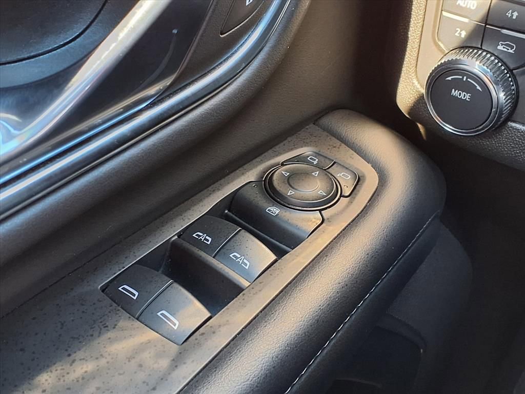 Used 2024 GMC Yukon XL SLE image 37