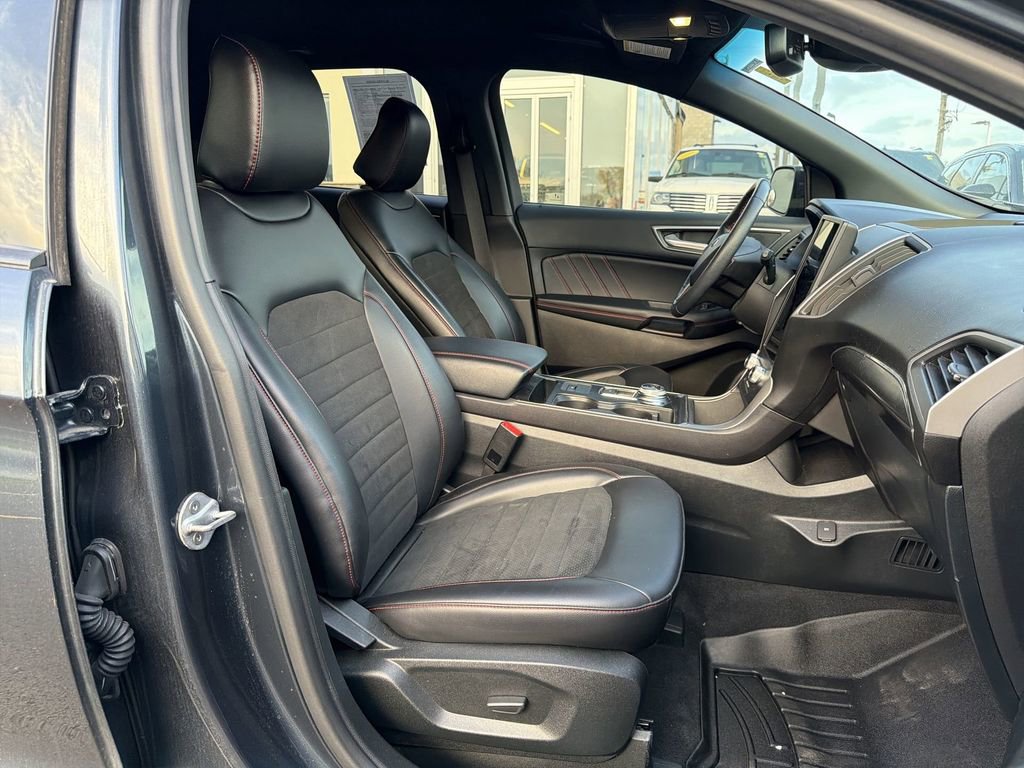 Used 2022 Ford Edge ST-Line w/ Cargo Accessory Package AWD/4WD image 28