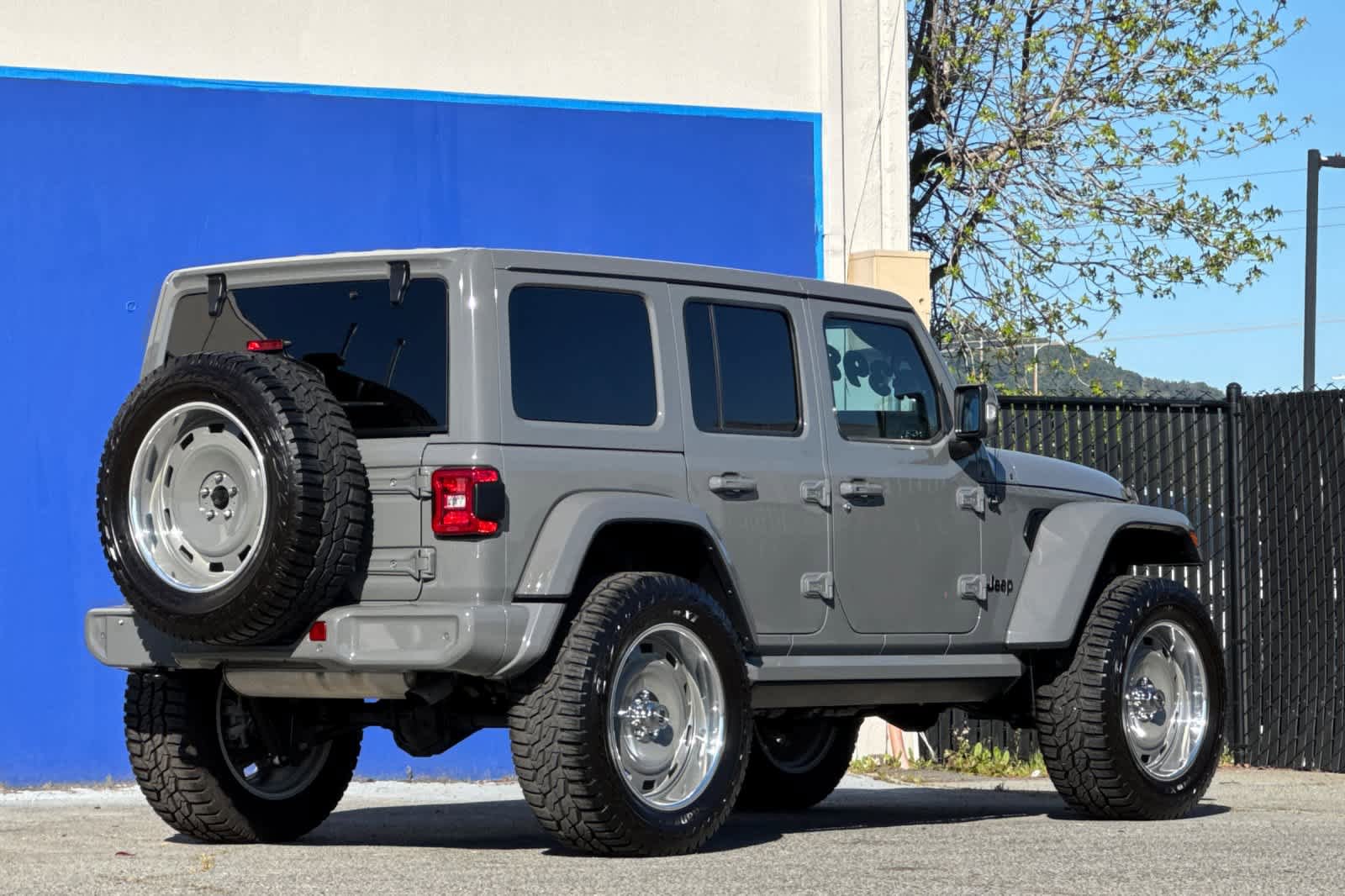 Used 2022 Jeep Wrangler Unlimited Sahara image 3