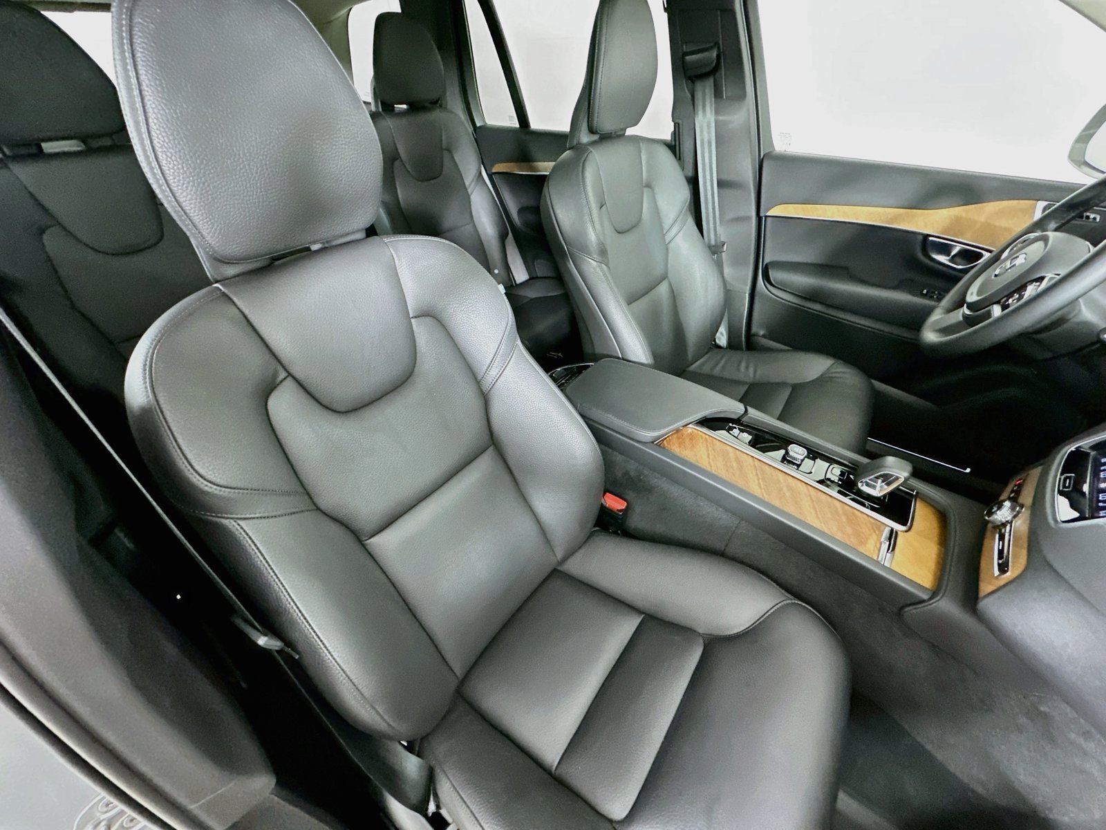 Certified 2025 Volvo XC90 B6 Plus AWD/4WD image 44
