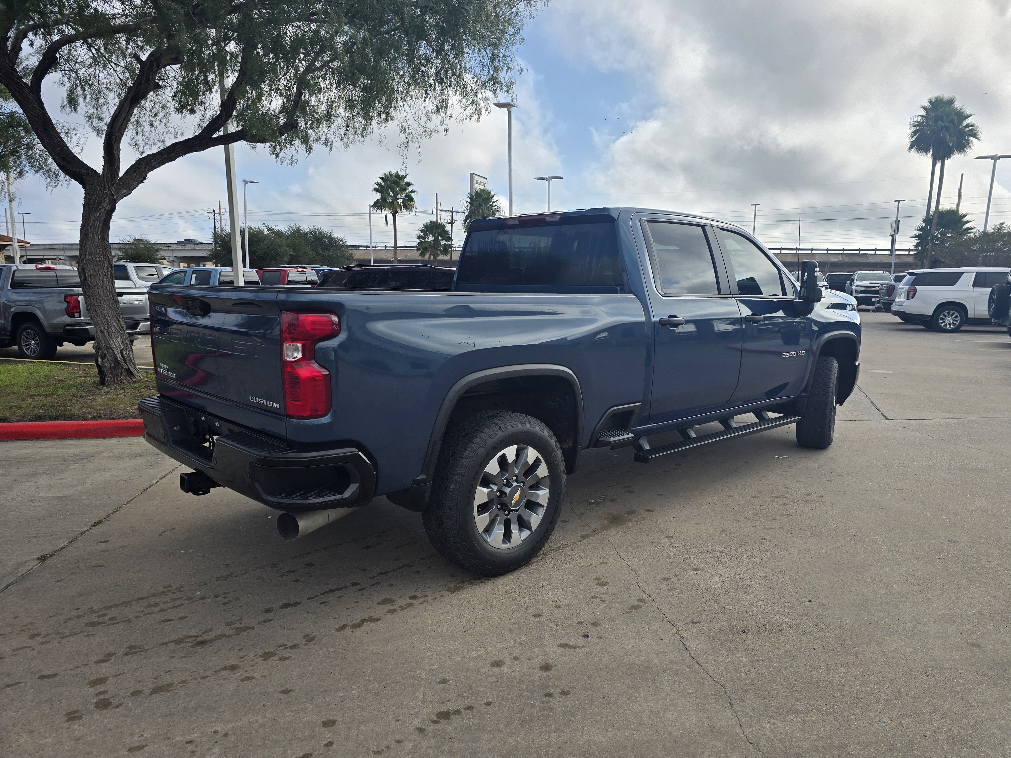 Used 2025 Chevrolet Silverado 2500 Custom w/ Custom Value Package image 3