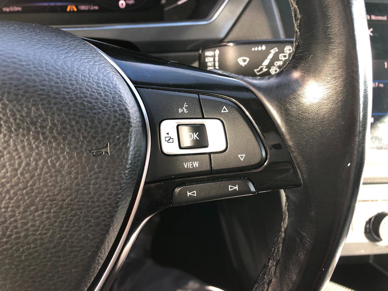 Used 2019 Volkswagen Tiguan SEL Premium image 18