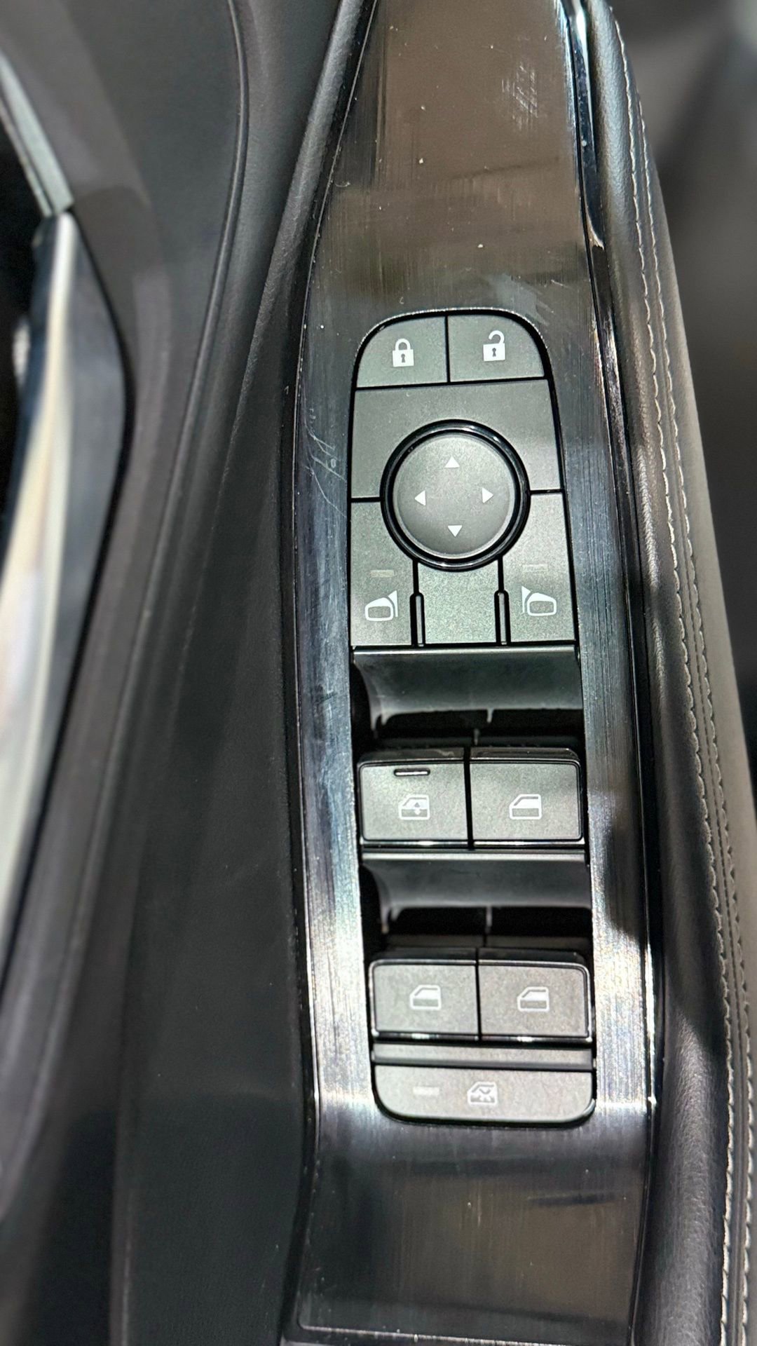 Used 2023 Nissan Rogue SV w/ SV Premium B Package image 33