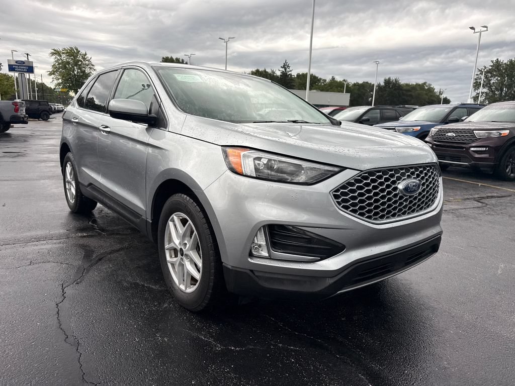 Used 2024 Ford Edge SEL w/ Convenience Package AWD/4WD image 4