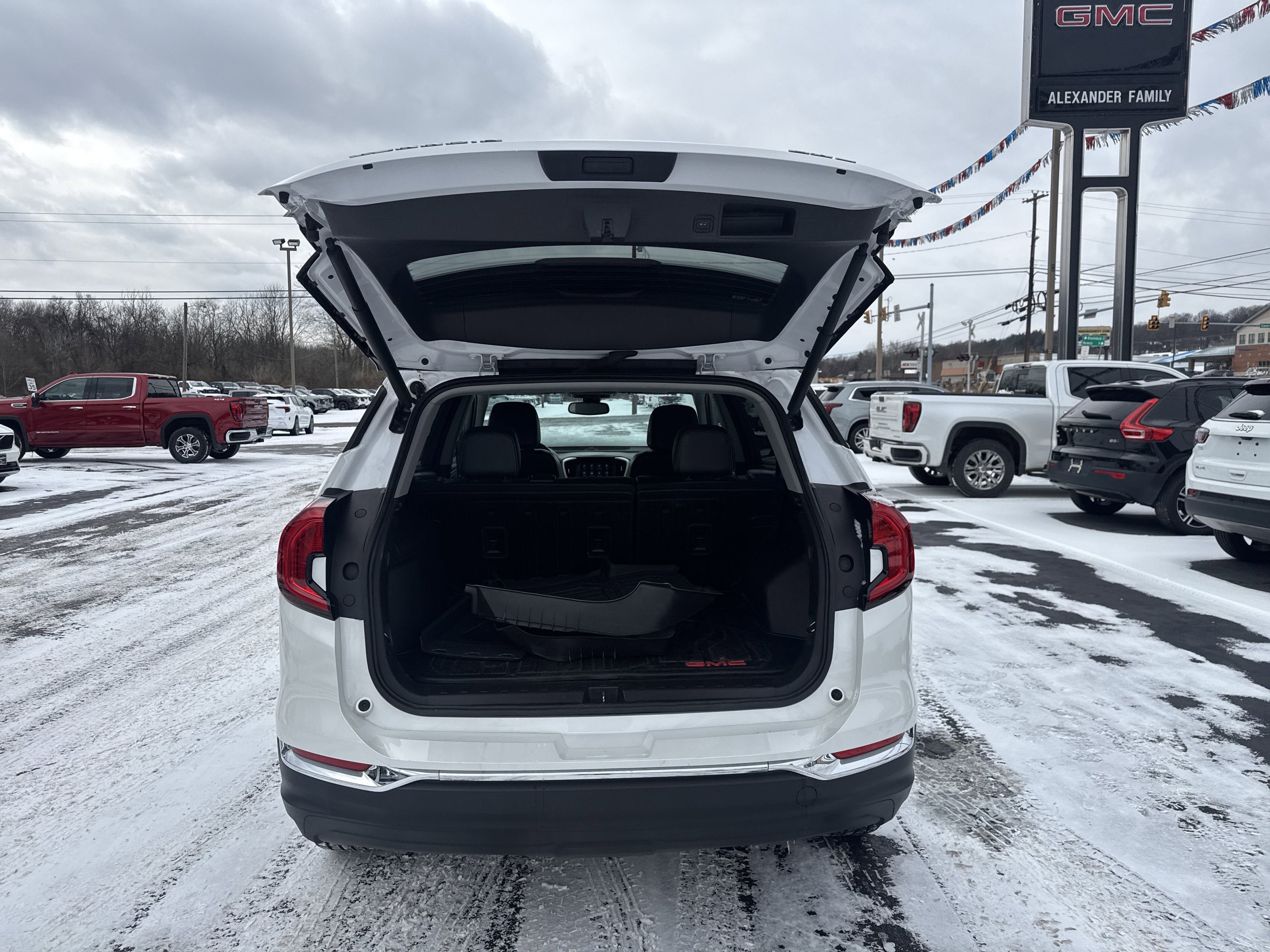 Used 2023 GMC Terrain SLT w/ LPO, Floor Liner Package video 5