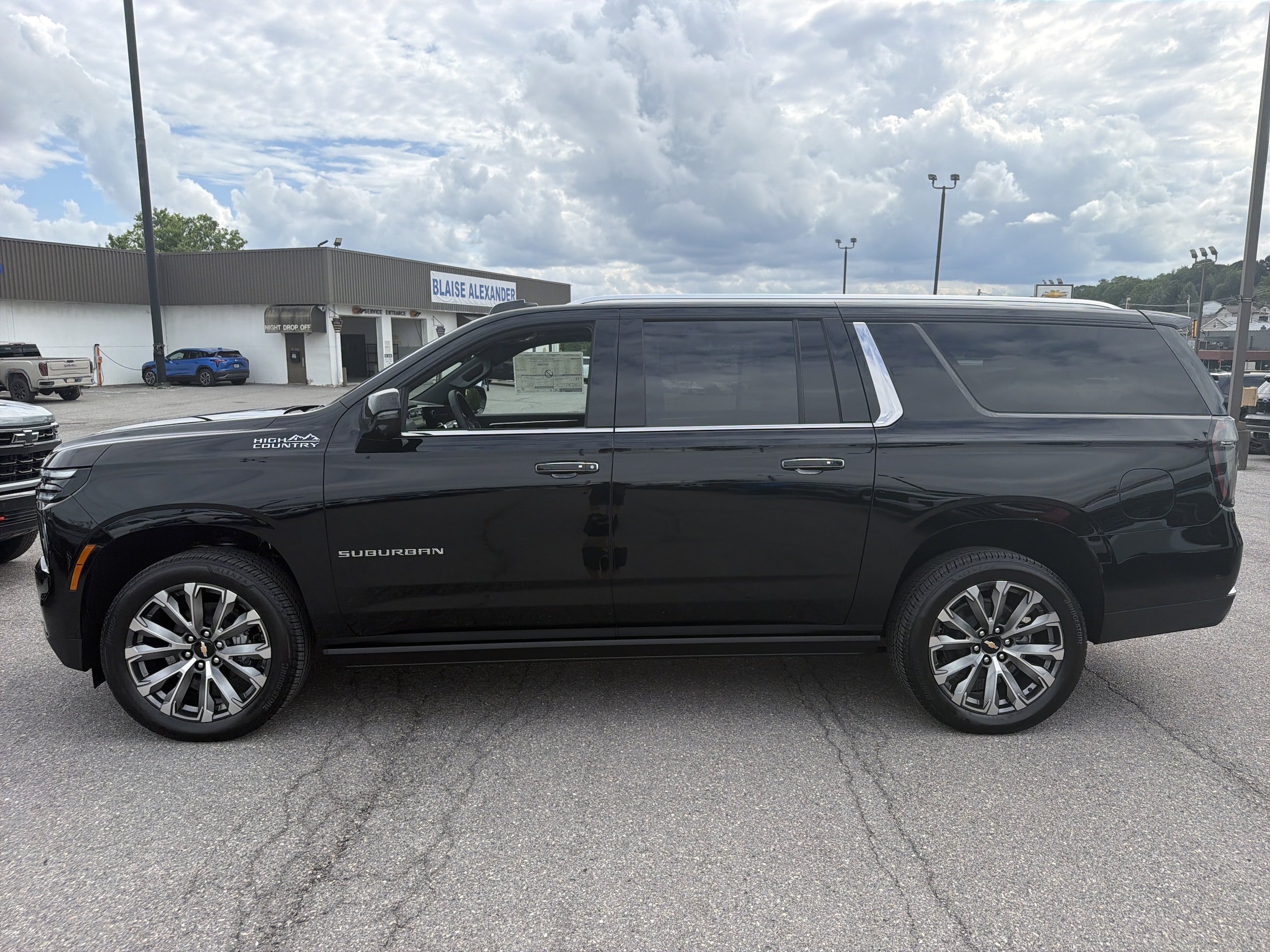 New 2026 Chevrolet Suburban High Country AWD/4WD image 7