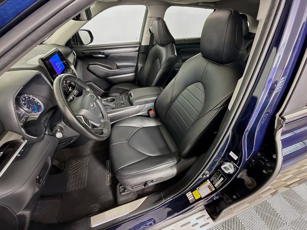 Used 2023 Toyota Highlander XLE FWD image 22