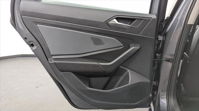 Used 2025 Volkswagen Jetta SE image 14