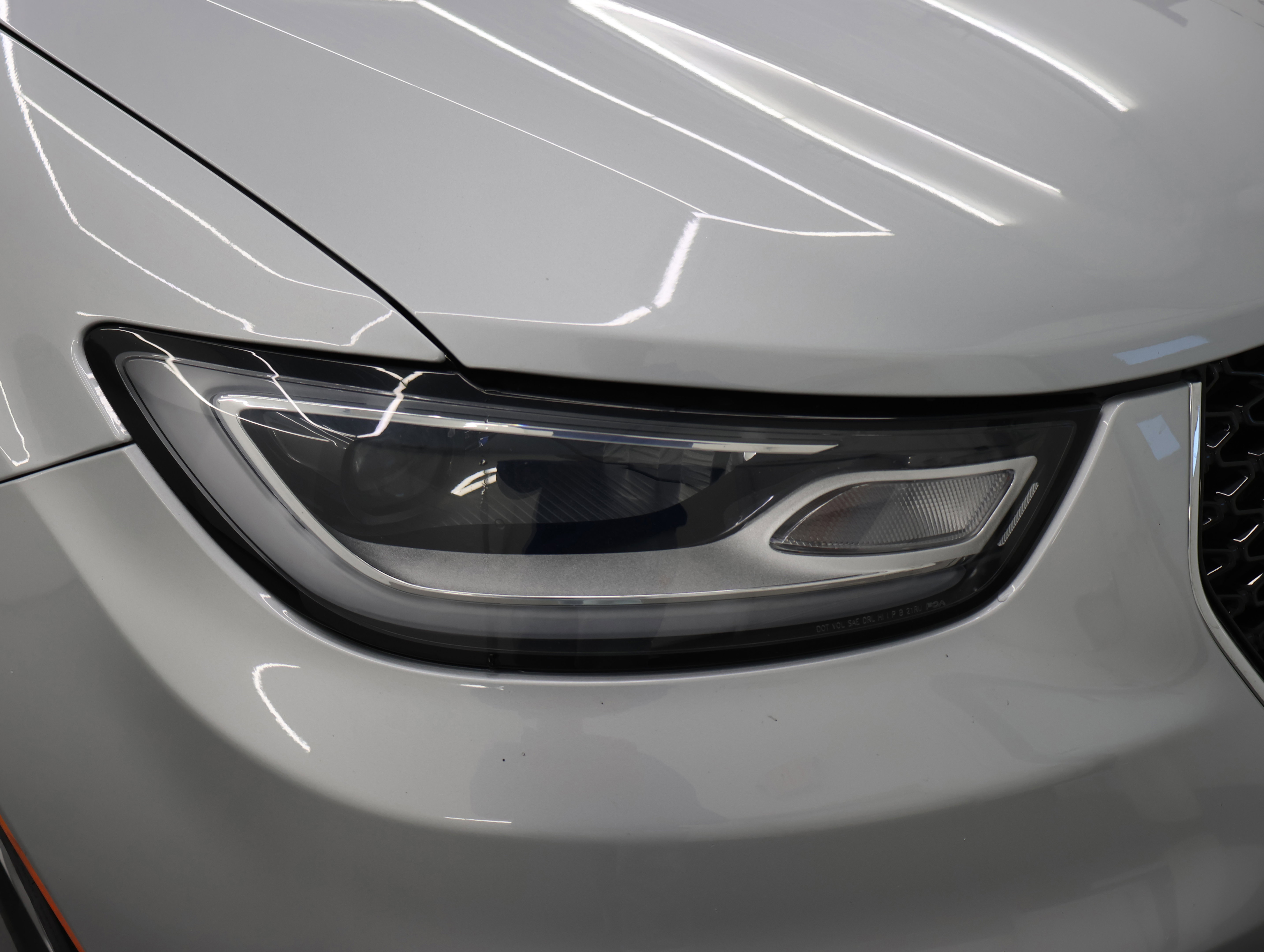 Used 2024 Chrysler Pacifica Touring-L FWD image 22