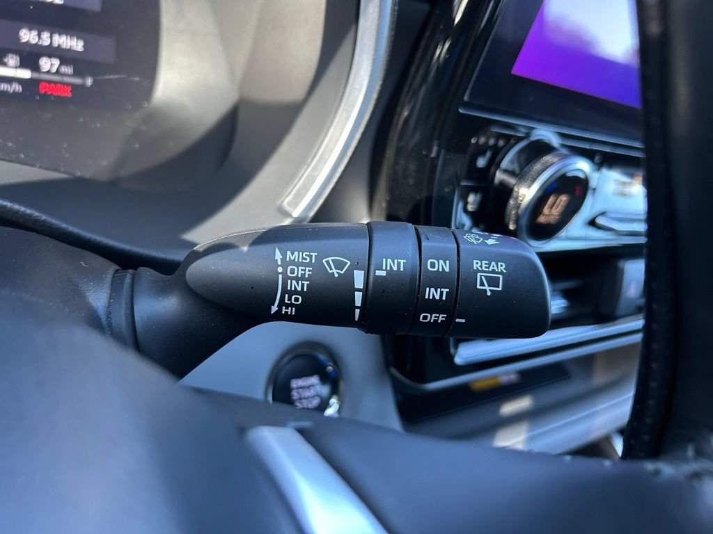Used 2023 Toyota Highlander Limited FWD image 23