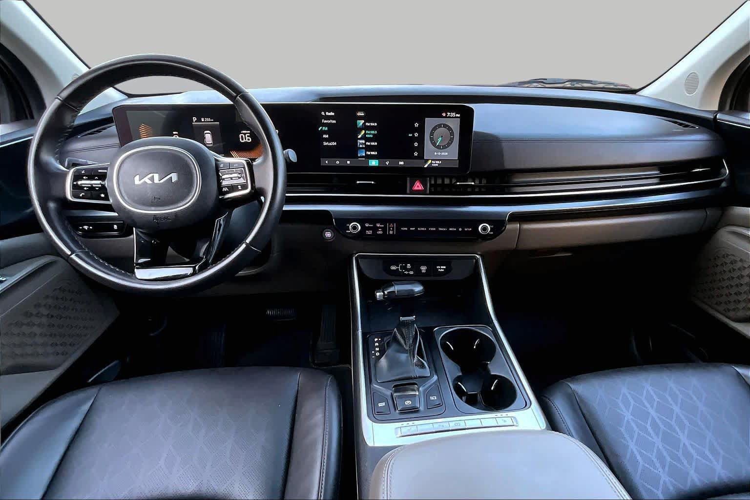 Used 2025 Kia Carnival FWD image 15