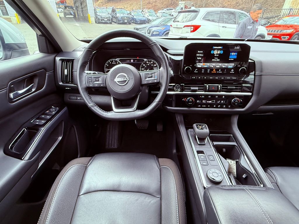 Used 2023 Nissan Pathfinder SL image 12