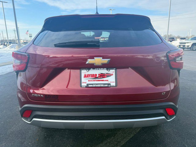 Used 2025 Chevrolet Trax LT w/ LT Convenience Package image 8