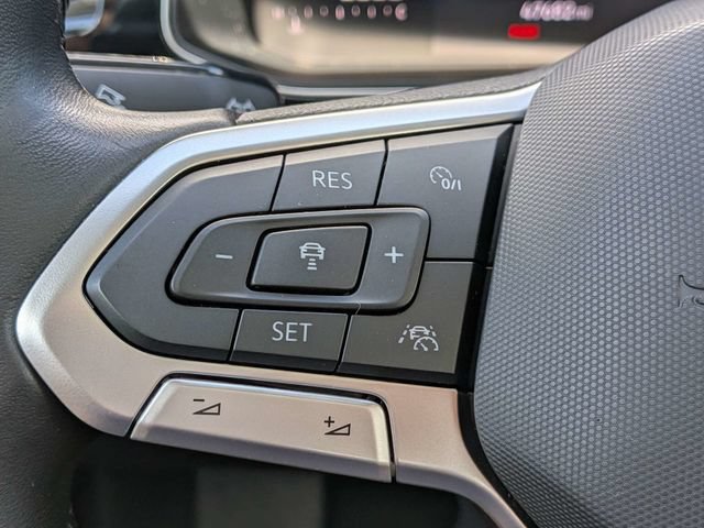 Used 2025 Volkswagen Jetta SE FWD image 26