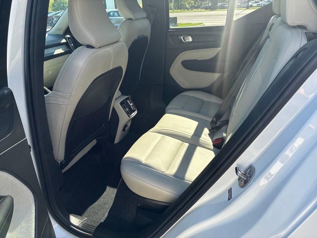 Used 2026 Volvo XC40 B5 Plus AWD/4WD image 7