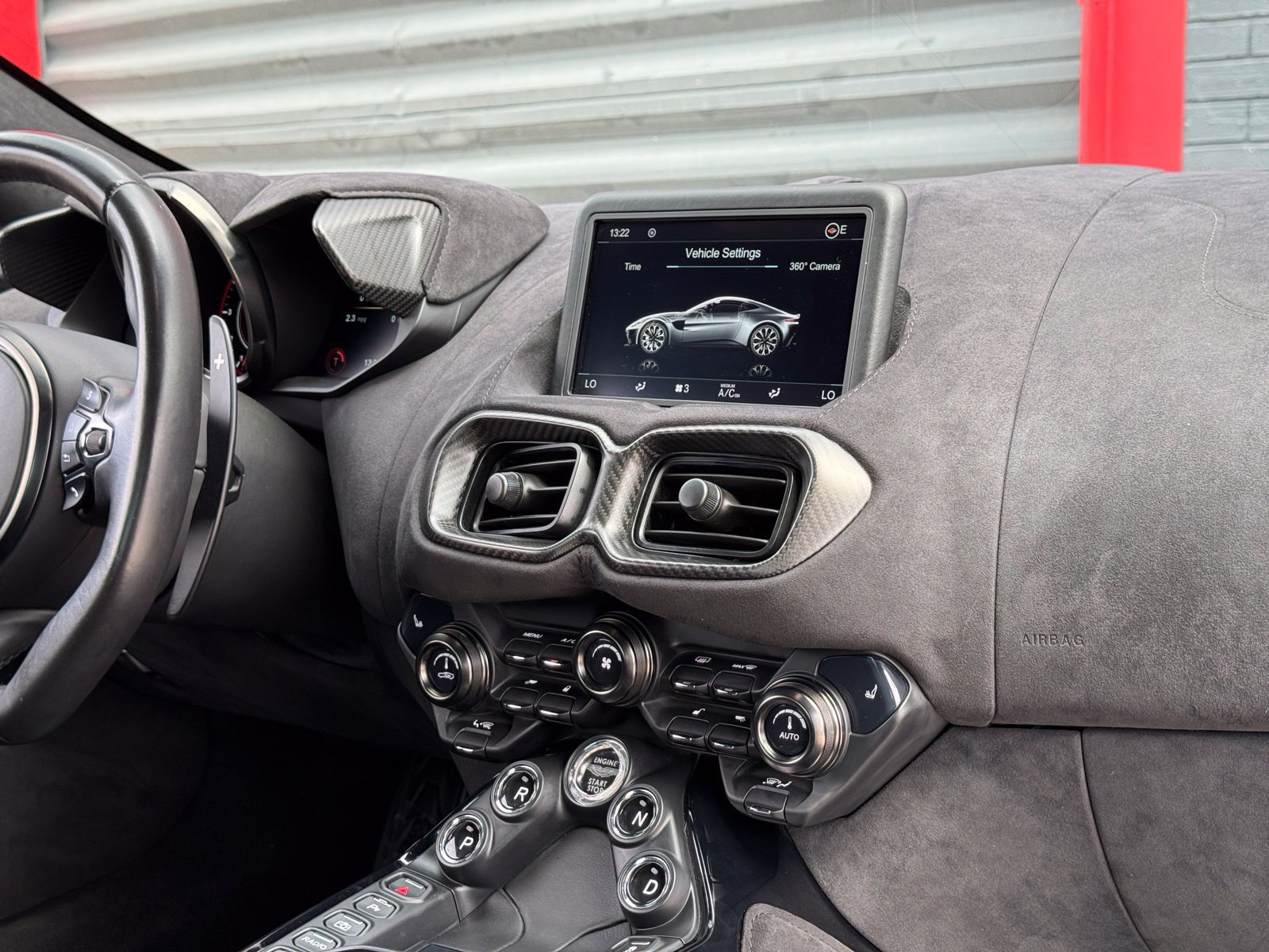 Used 2019 Aston Martin V8 Vantage Coupe RWD image 26