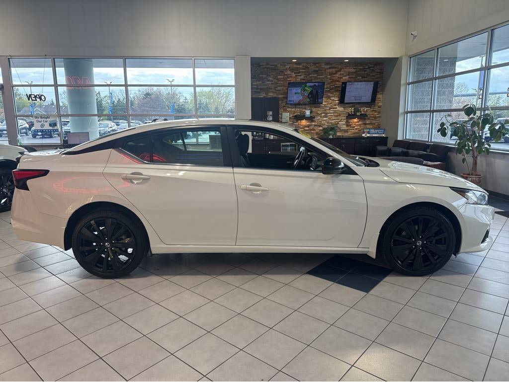 Used 2022 Nissan Altima 2.5 SR AWD/4WD image 14