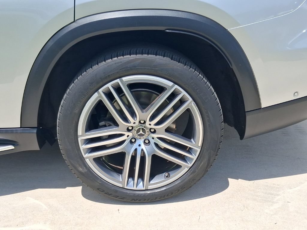 Used 2020 Mercedes-Benz GLS 450 4MATIC image 4