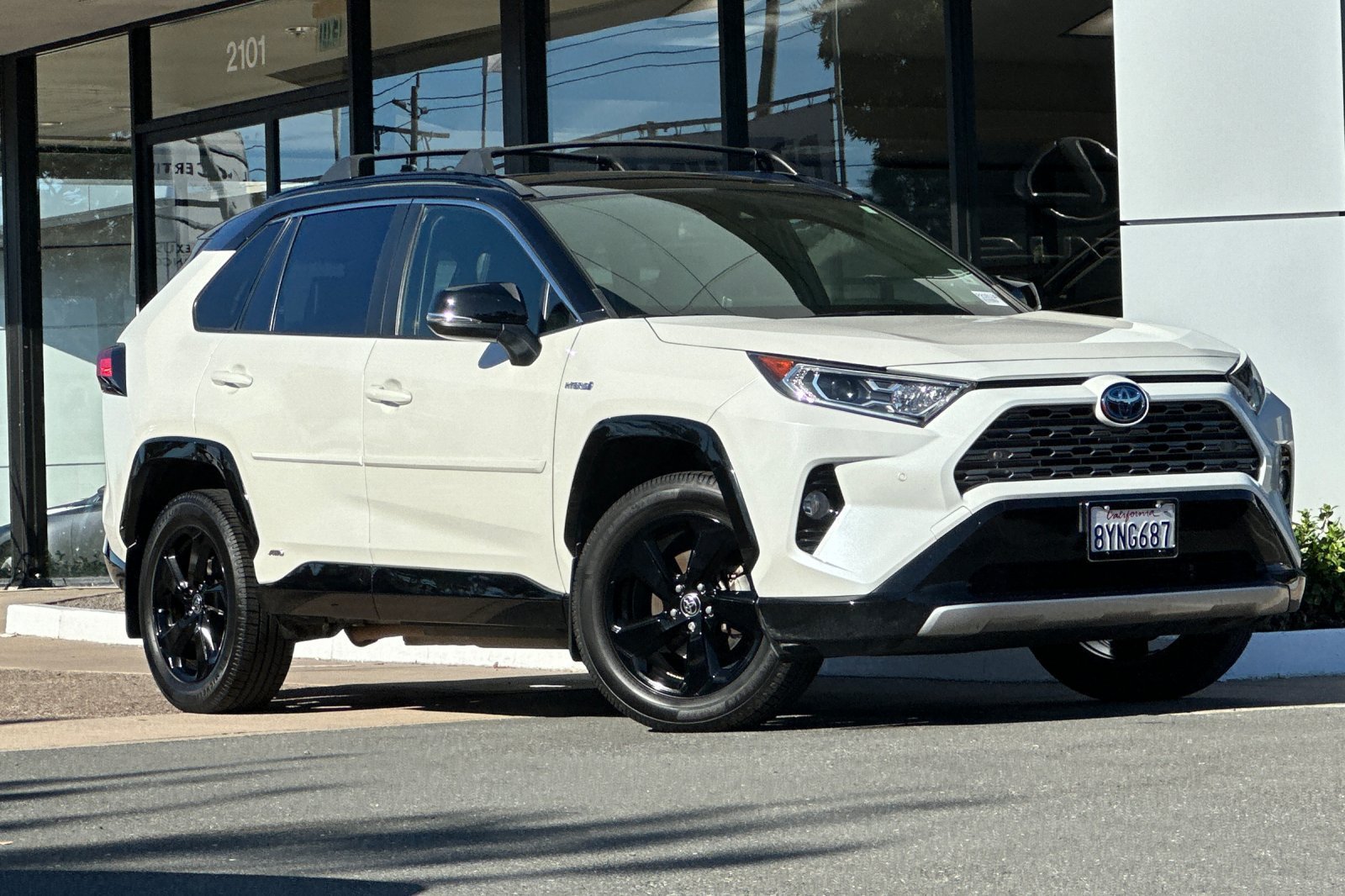 Used 2021 Toyota RAV4 XSE AWD/4WD image 2