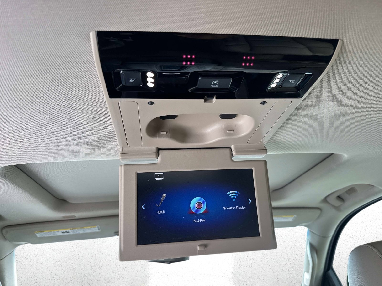 Used 2018 Cadillac Escalade Premium Luxury w/ LPO, Radiant Package RWD image 20