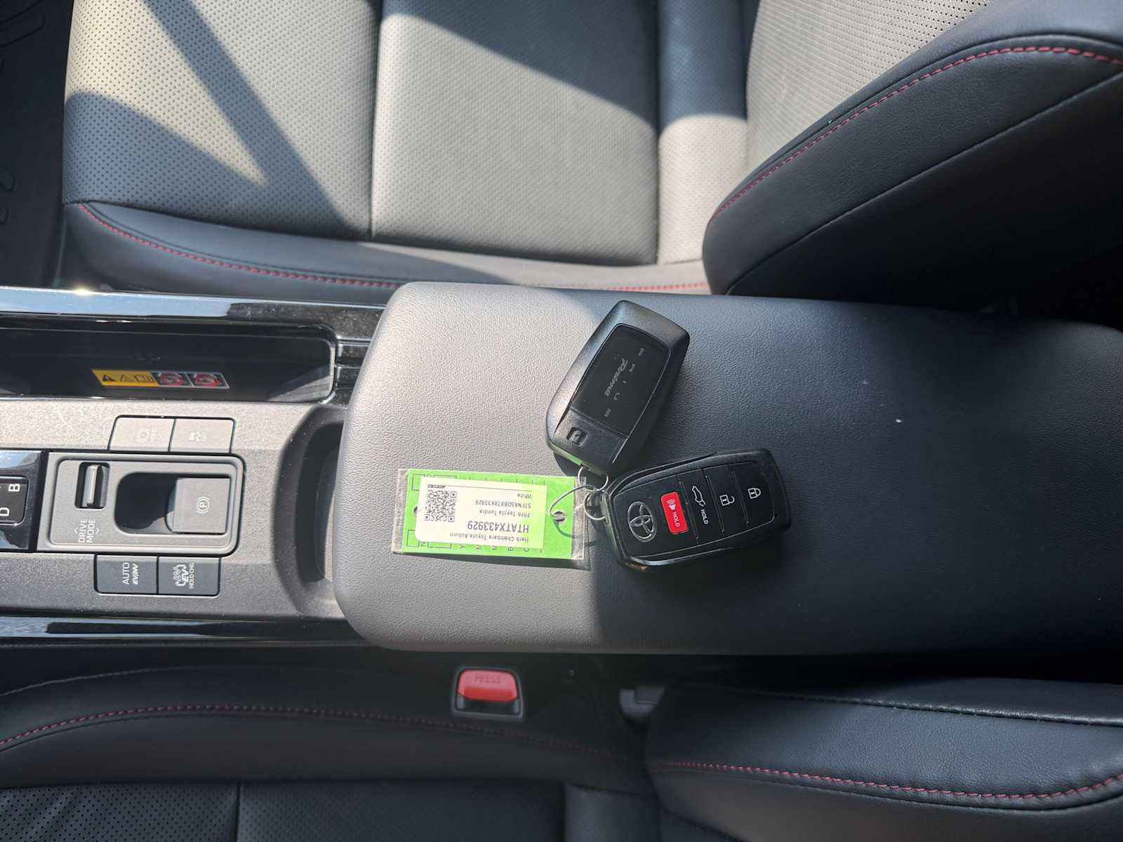 Used 2024 Toyota Prius Prime Premium w/ Advanced Technology Package FWD image 9