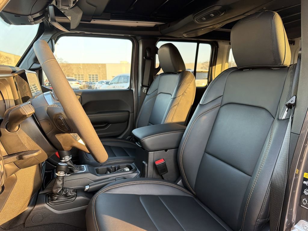 Used 2026 Jeep Wrangler Sahara image 12