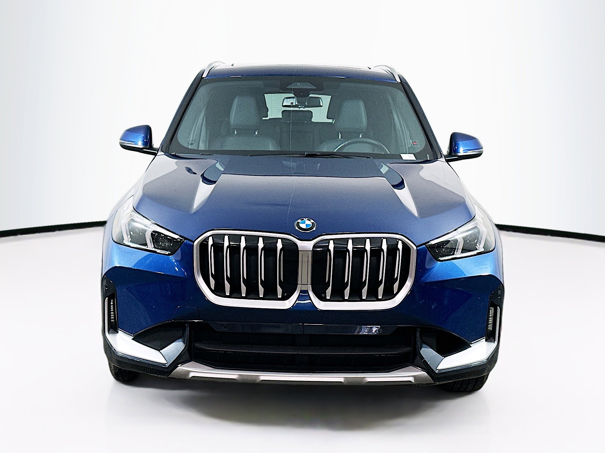 Used 2025 BMW X1 xDrive28i AWD/4WD image 2