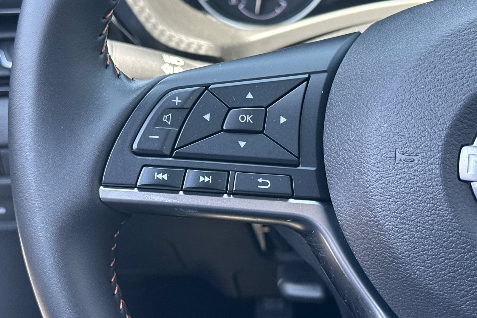 Used 2025 Nissan Sentra SR w/ Trunk Package FWD image 29