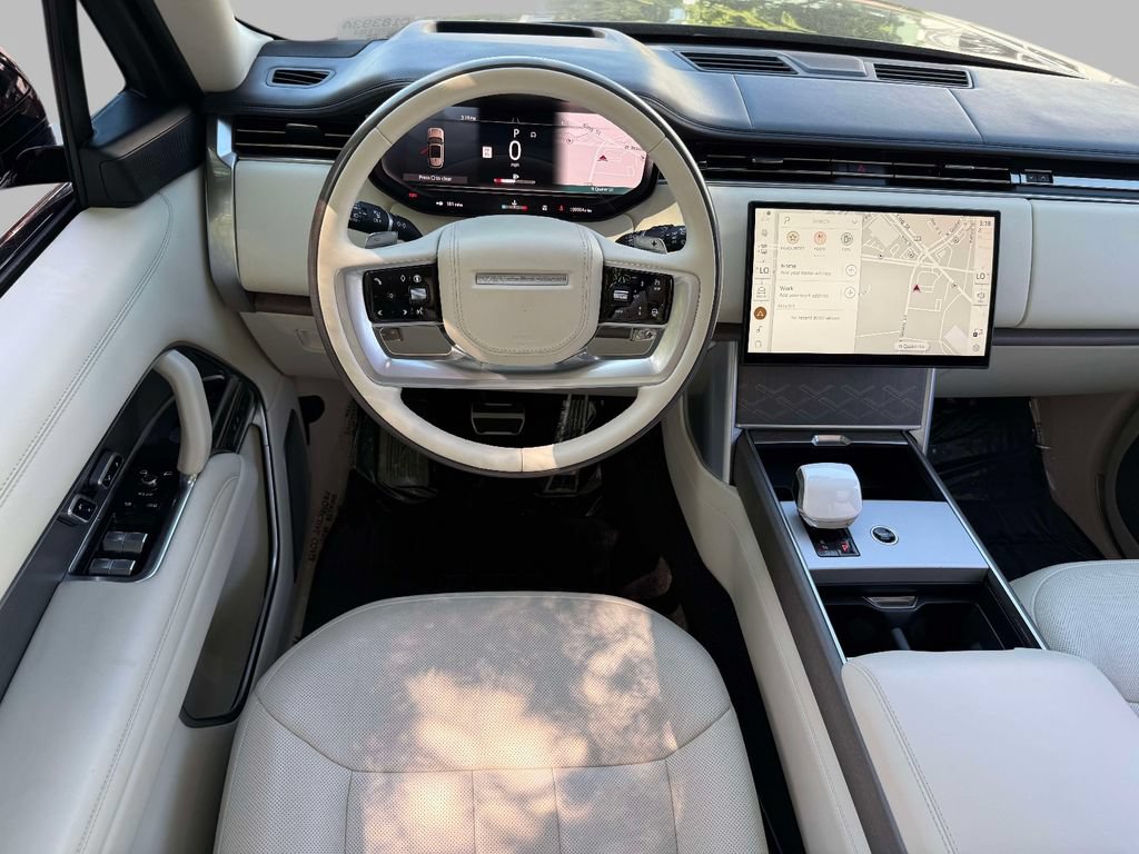 Used 2024 Land Rover Range Rover SV AWD/4WD image 4